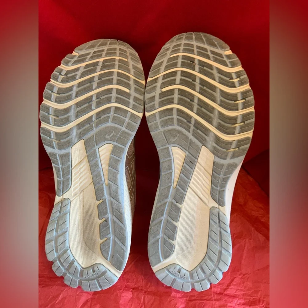 ASICS - Picture 12 of 13